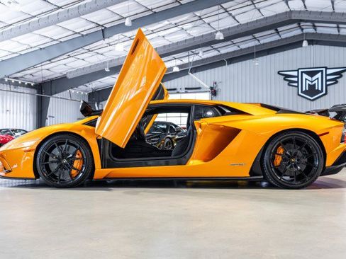 Used 2018 Lamborghini Aventador S AWD/4WD image 3