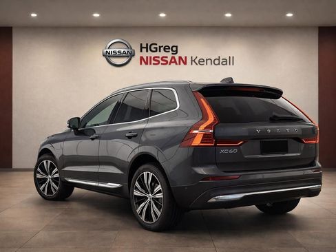 Used 2023 Volvo XC60 B5 Ultimate w/ Protection Package Premier FWD image 2