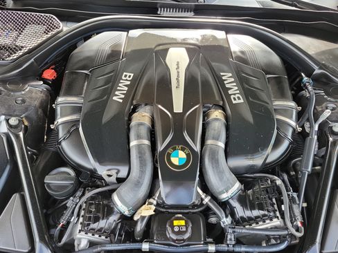 Used 2017 BMW 750i RWD image 28