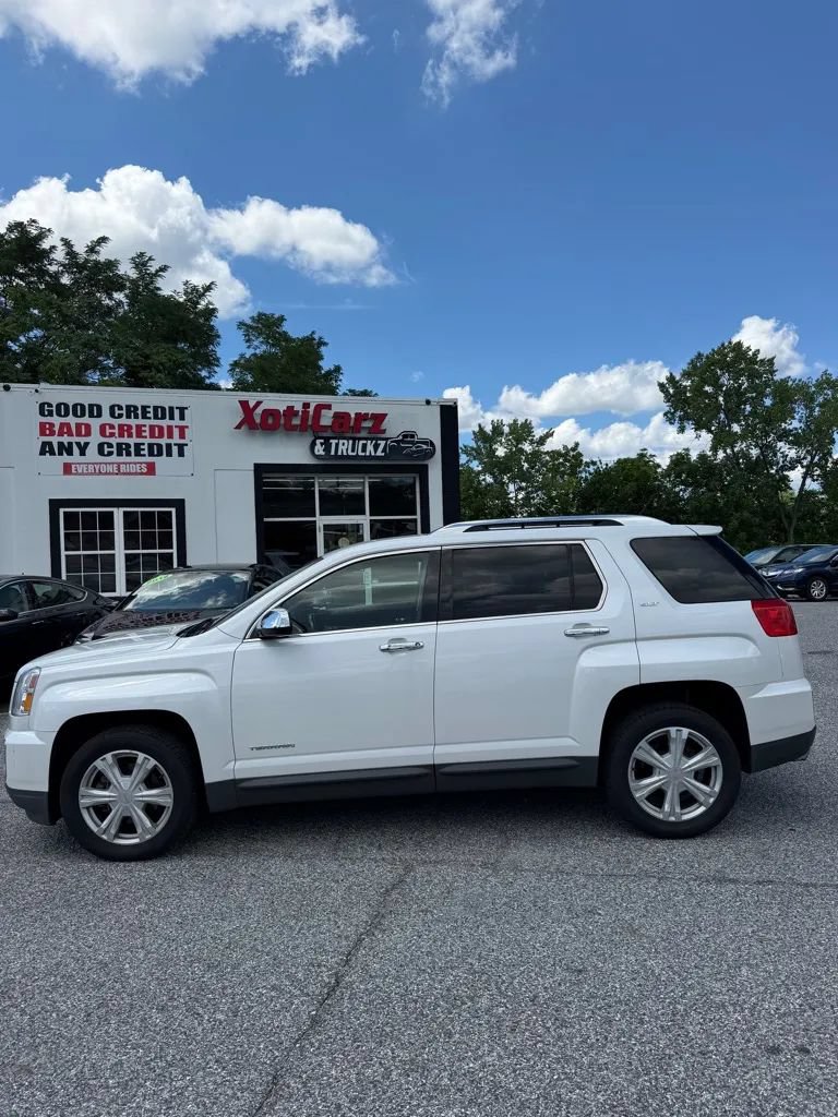 Used 2017 GMC Terrain SLT FWD image 1