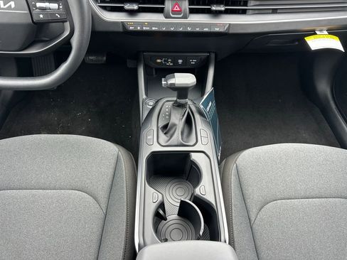 New 2025 Kia K4 LXS image 24