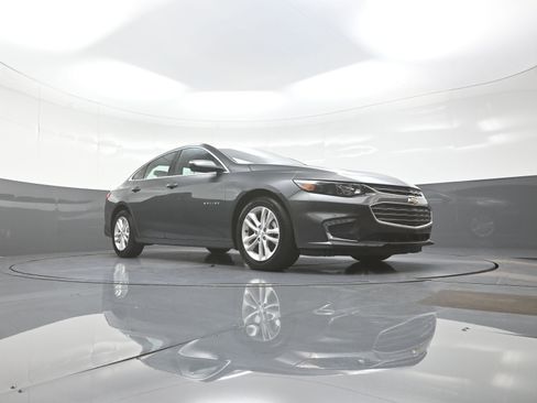 Used 2018 Chevrolet Malibu LT FWD image 9