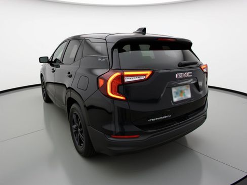 Used 2024 GMC Terrain SLE image 6