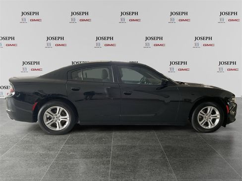 Used 2022 Dodge Charger SXT image 8