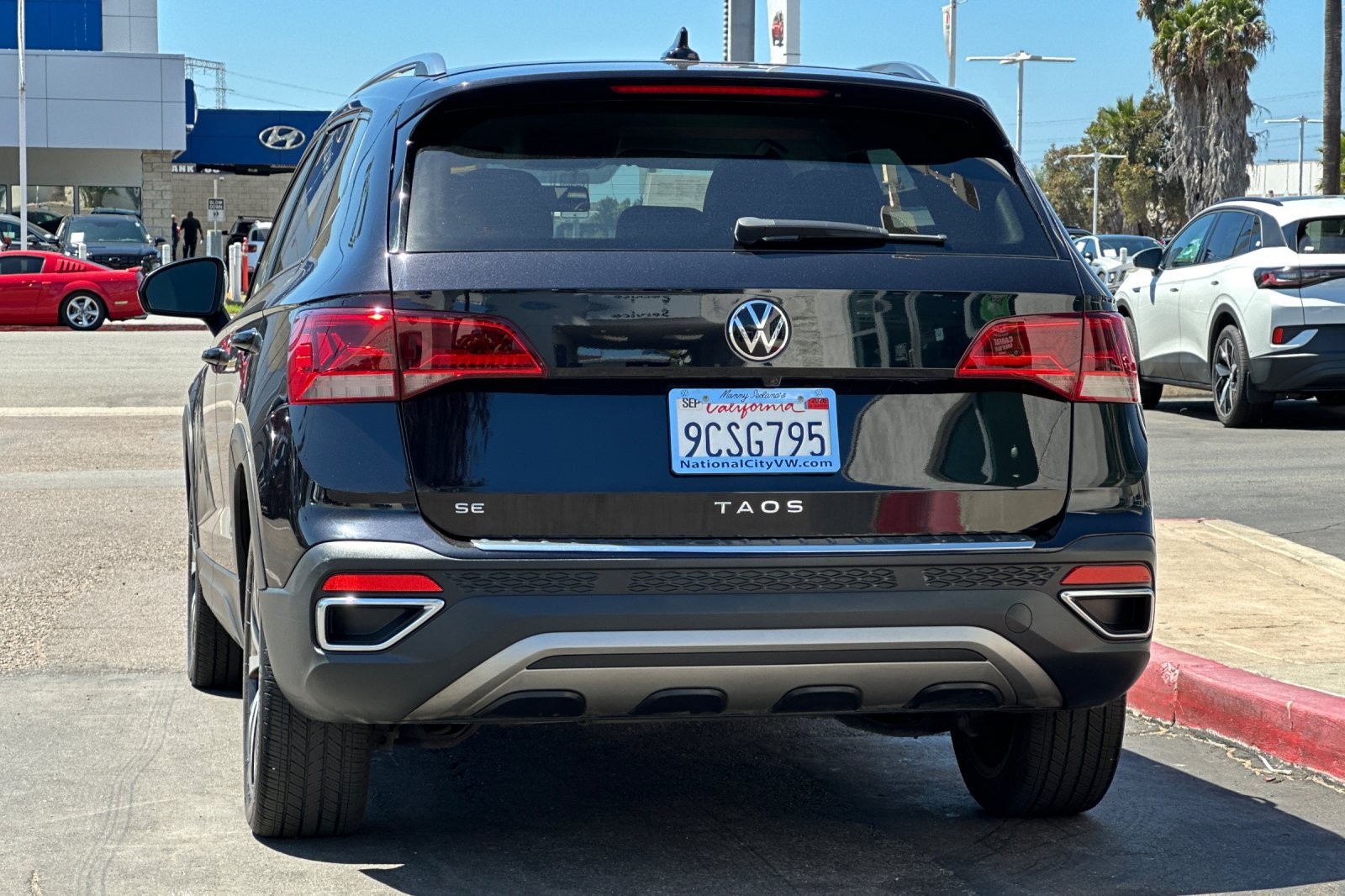 Used 2022 Volkswagen Taos SE FWD image 5