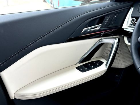 New 2026 BMW X1 xDrive28i w/ Technology Package image 18