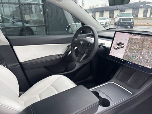 Used 2021 Tesla Model Y Long Range image 13