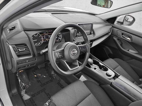 Used 2024 Nissan Rogue SV image 9