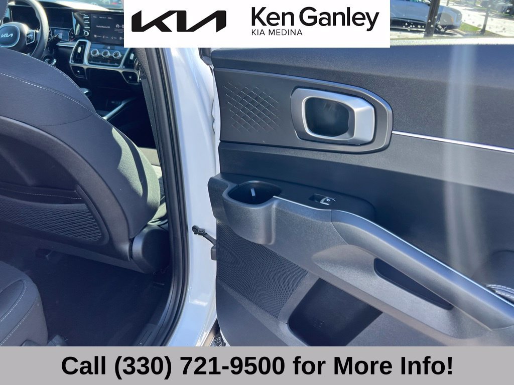Certified 2023 Kia Sorento LX AWD/4WD image 52
