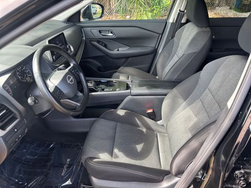 Used 2025 Nissan Rogue SV FWD image 29