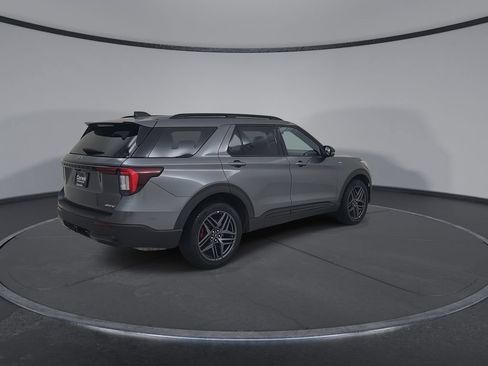 Used 2025 Ford Explorer ST-Line w/ ST-Line Street Pack AWD/4WD image 16