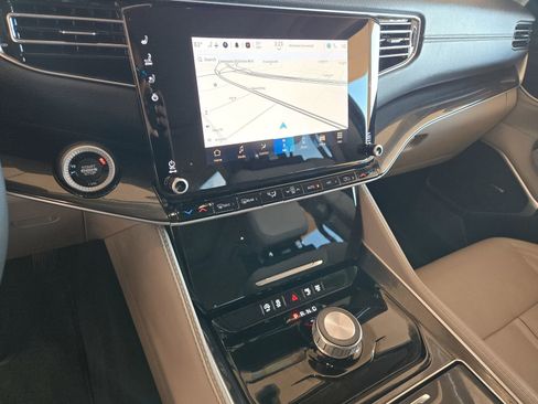 Used 2023 Jeep Wagoneer 2WD w/ Premium Group I image 15