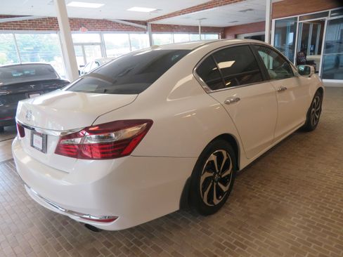 Used 2016 Honda Accord EX-L image 4
