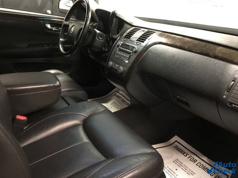 Used 2011 Cadillac DTS Base image 34