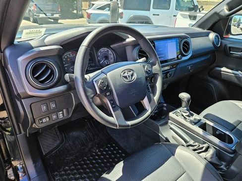 Used 2020 Toyota Tacoma TRD Off-Road AWD/4WD image 9