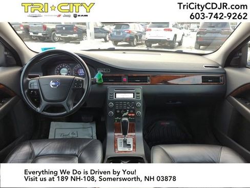 Used 2010 Volvo V70 R-Design image 14