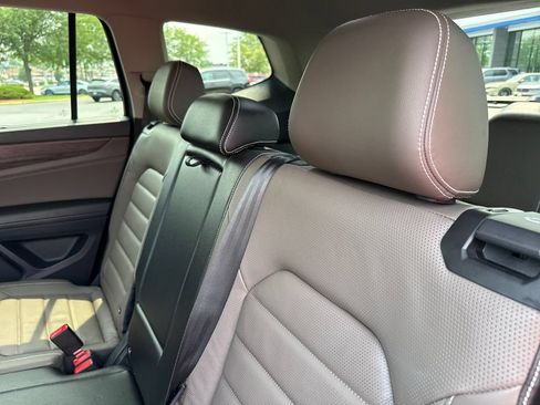 Used 2024 Volkswagen Atlas SEL AWD/4WD image 20