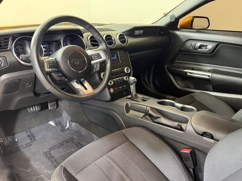 Used 2022 Ford Mustang Coupe RWD image 4