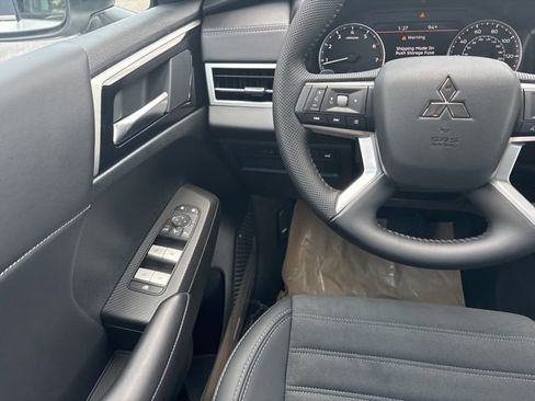 New 2025 Mitsubishi Outlander SE image 20