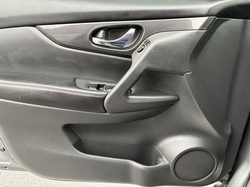 Used 2017 Nissan Rogue SV w/ Midnight Edition image 11