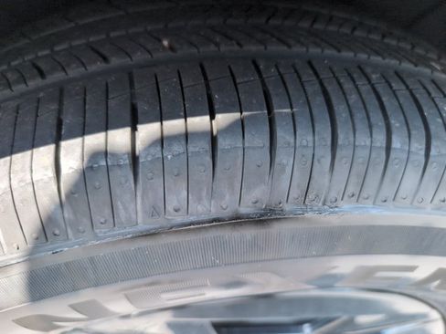 Used 2025 Kia Carnival FWD image 29