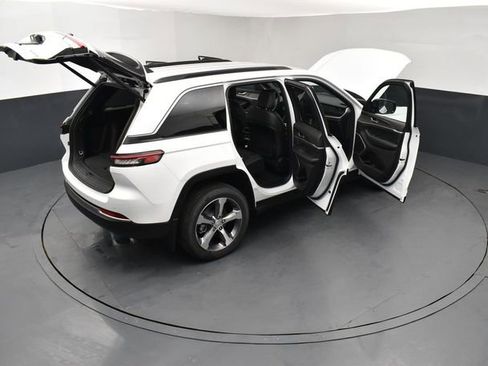 New 2026 Jeep Grand Cherokee Limited w/ Trailer Tow Package AWD/4WD image 30
