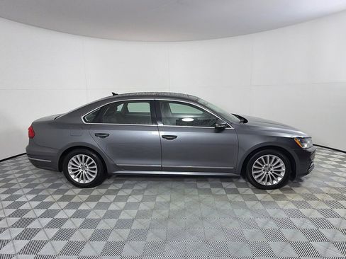 Used 2016 Volkswagen Passat 1.8T SE FWD image 4