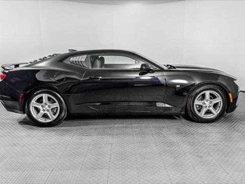 Used 2020 Chevrolet Camaro LT w/ Technology Package RWD image 9