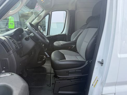 Used 2025 RAM ProMaster 2500 w/ Convenience Group image 14