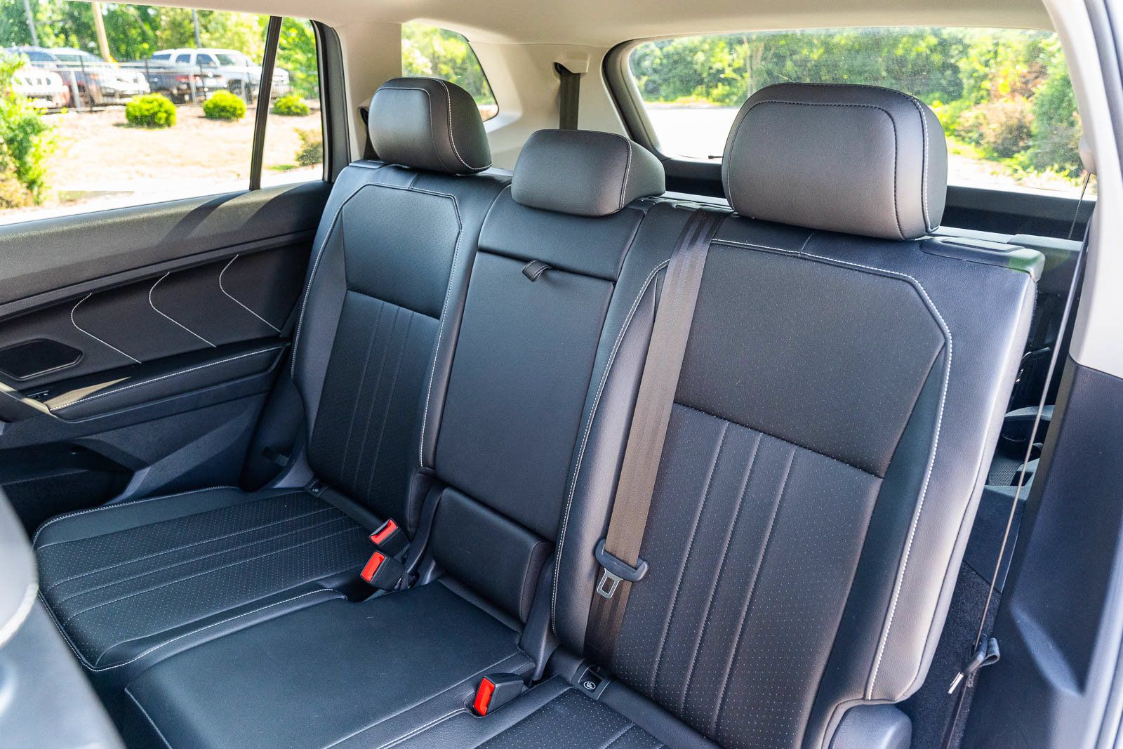 Used 2023 Volkswagen Tiguan SE w/ Panoramic Sunroof Package FWD image 21