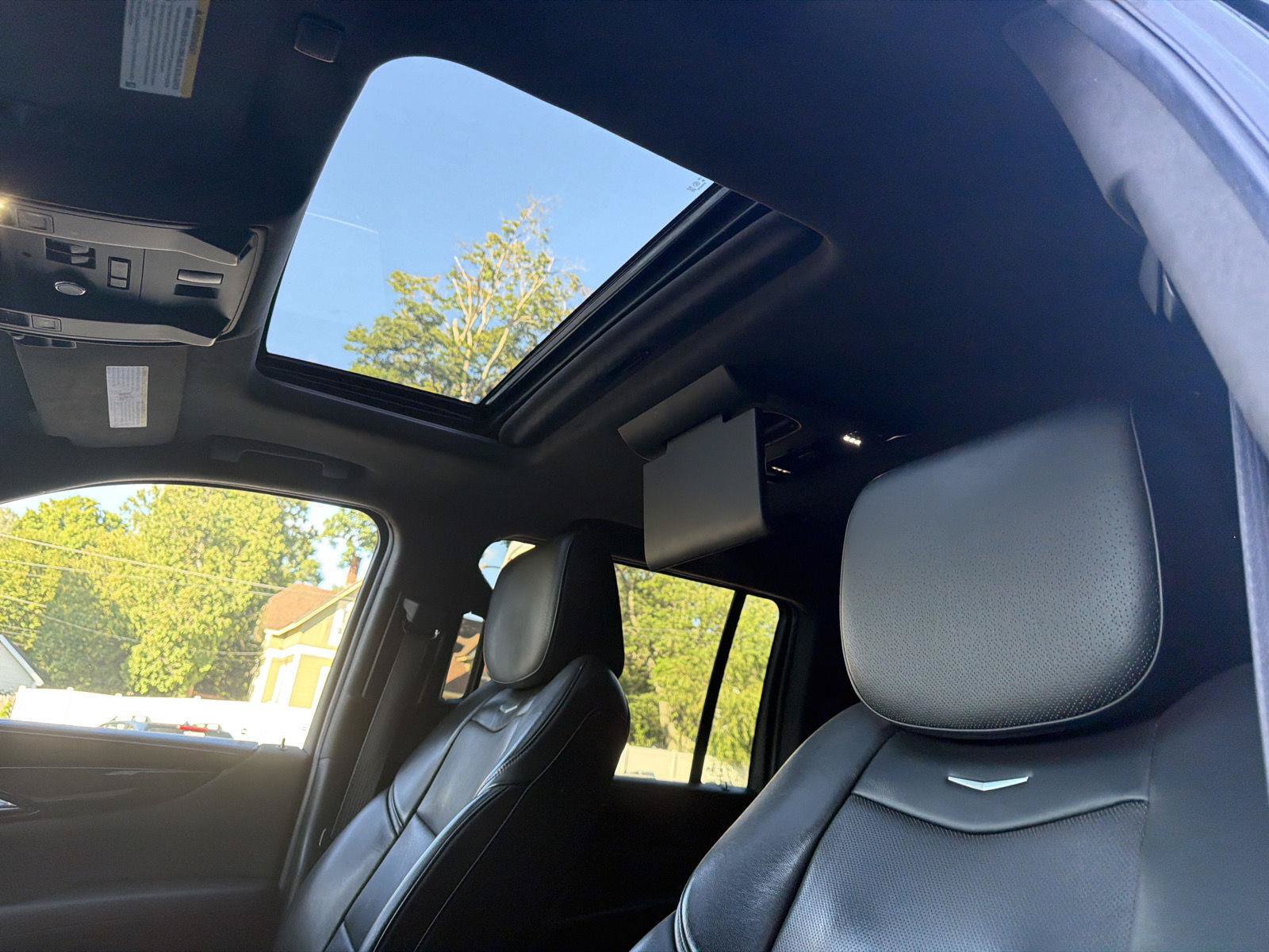 Used 2019 Cadillac Escalade ESV Platinum AWD/4WD image 16