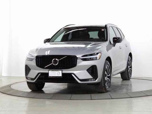Certified 2025 Volvo XC60 B5 Plus image 3
