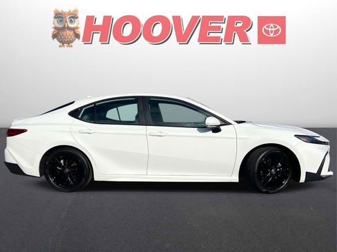 Used 2025 Toyota Camry SE FWD image 2