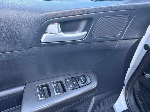 Used 2018 Kia Sportage LX AWD/4WD image 20