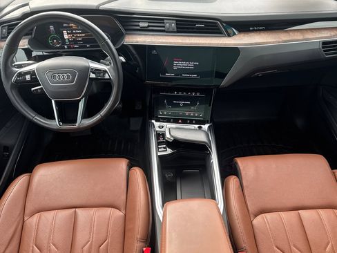 Used 2022 Audi e-tron Prestige w/ Prestige Package image 14