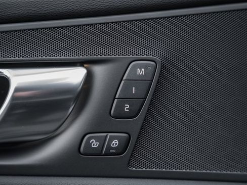 New 2026 Volvo XC60 B5 Plus w/ Protection Package Premier image 40