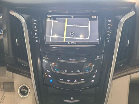 Used 2019 Cadillac Escalade Premium Luxury w/ LPO, Radiant Package AWD/4WD image 15