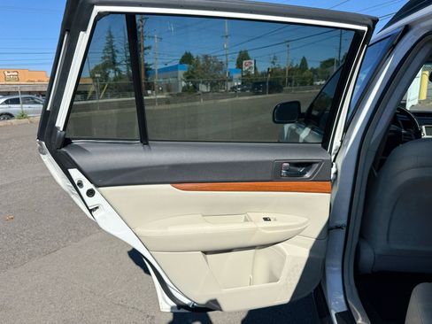 Used 2014 Subaru Outback 2.5i Limited w/ Moonroof Package image 14