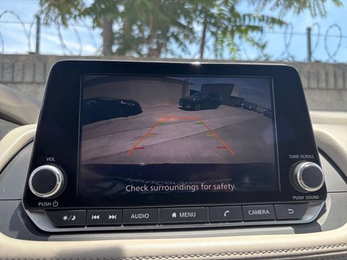 Used 2025 Nissan Rogue SV FWD image 25