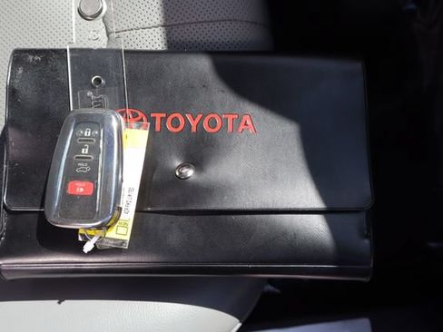 Used 2020 Toyota Highlander Limited FWD image 56