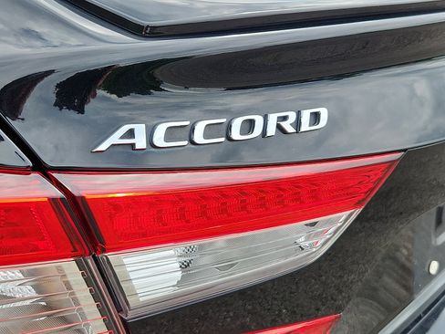 Used 2018 Honda Accord Sport image 30