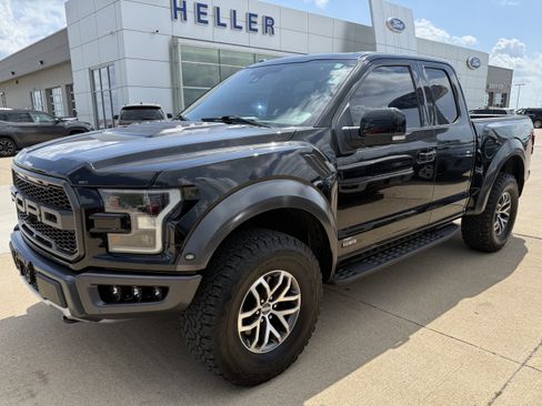 Used 2017 Ford F150 Raptor w/ Equipment Group 802A Luxury AWD/4WD image 3