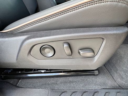 Used 2024 GMC Canyon Denali AWD/4WD image 13