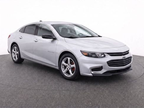 Used 2018 Chevrolet Malibu LS FWD image 3