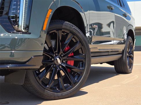 Used 2026 Cadillac Escalade V w/ LPO, ONYX Package AWD/4WD image 8