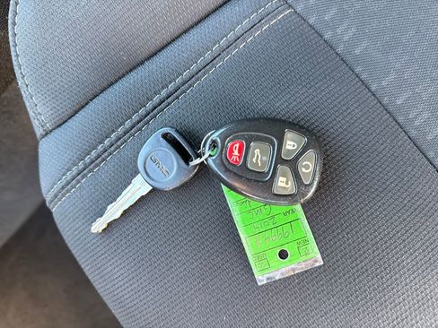 Used 2014 GMC Acadia SLE image 31