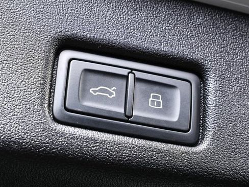 Certified 2025 Audi Q5 Premium w/ Convenience Package image 28