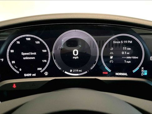 Used 2025 Porsche Taycan image 21