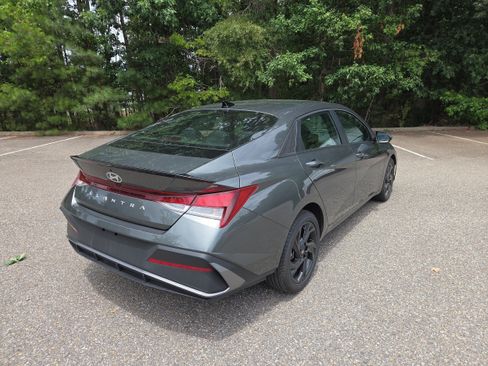 Used 2026 Hyundai Elantra Sport FWD image 3