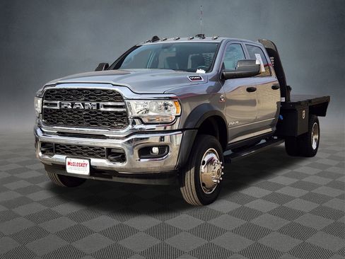 Used 2022 RAM 5500 Tradesman w/ Chrome Appearance Group image 3